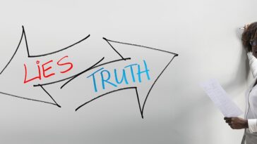 businesswoman 3641635 1280