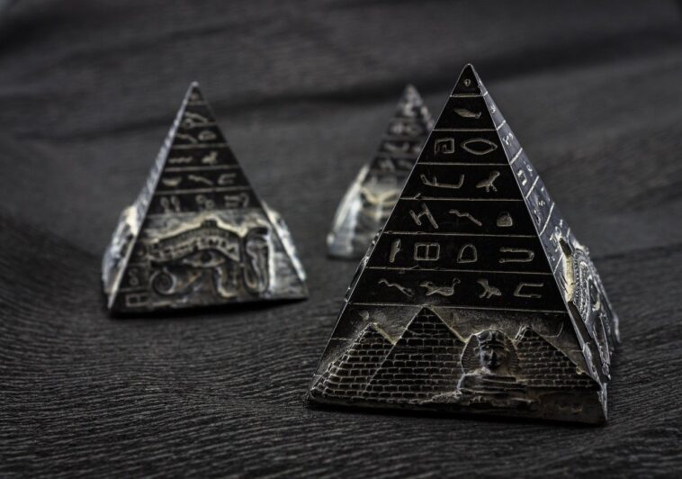 pyramid 1484603 1280