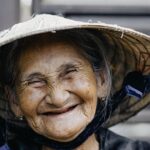 old woman 5893415 1280